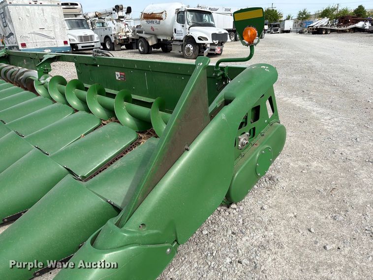 image for item YA3223 2020 John Deere 712C corn head