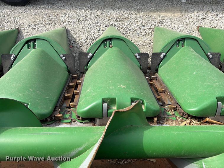 image for item YA3223 2020 John Deere 712C corn head