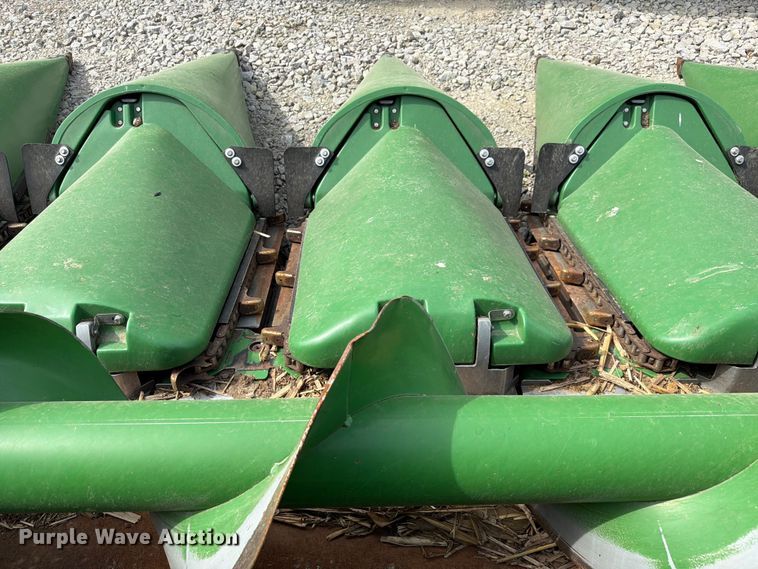image for item YA3223 2020 John Deere 712C corn head