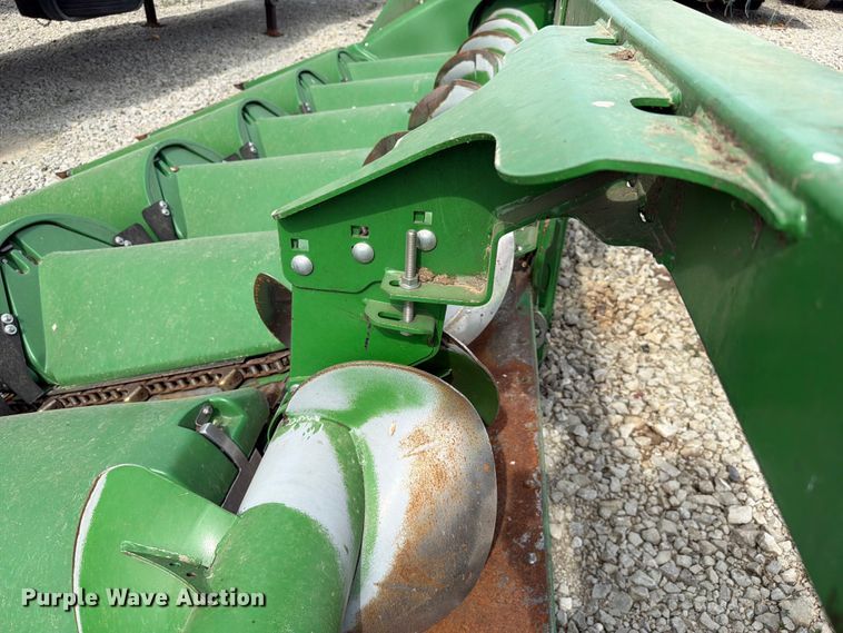image for item YA3223 2020 John Deere 712C corn head