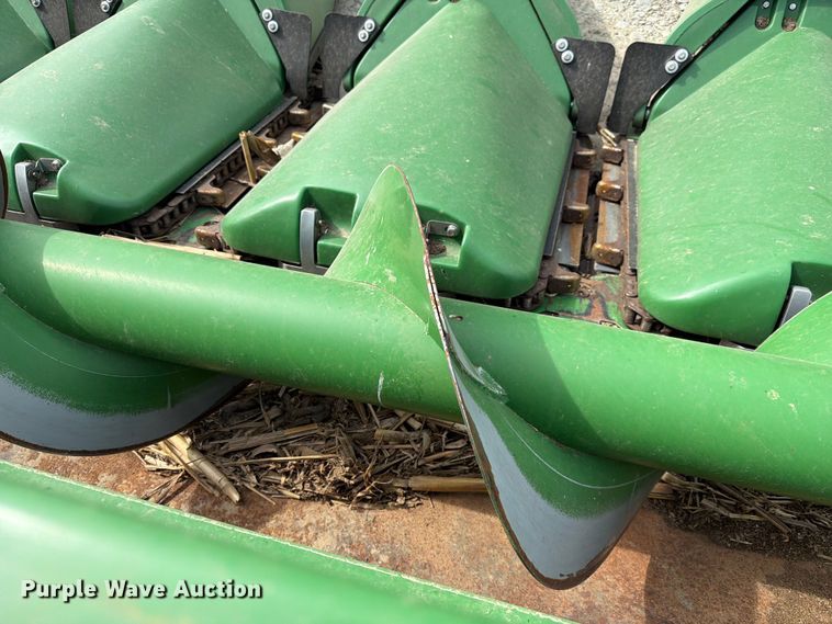 image for item YA3223 2020 John Deere 712C corn head