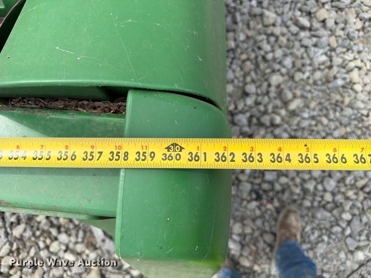 image for item YA3223 2020 John Deere 712C corn head