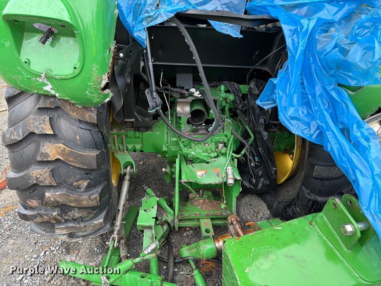 image for item YA3225 2021 John Deere 5065E MFWD tractor