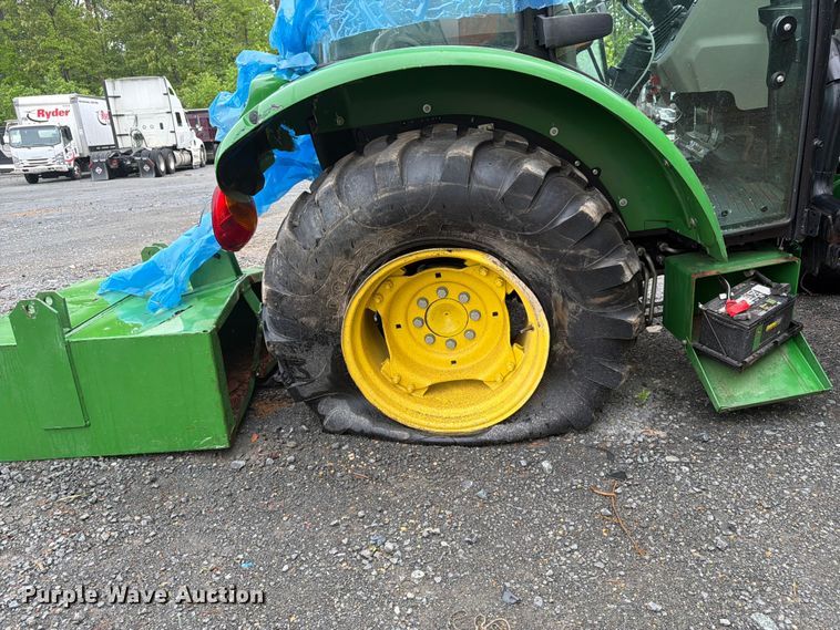 image for item YA3225 2021 John Deere 5065E MFWD tractor