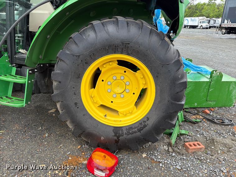 image for item YA3225 2021 John Deere 5065E MFWD tractor