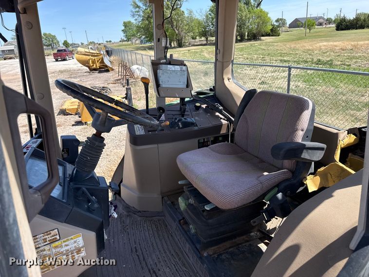 image for item YA3230 2001 John Deere 6405 tractor