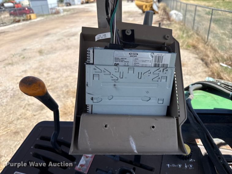 image for item YA3230 2001 John Deere 6405 tractor
