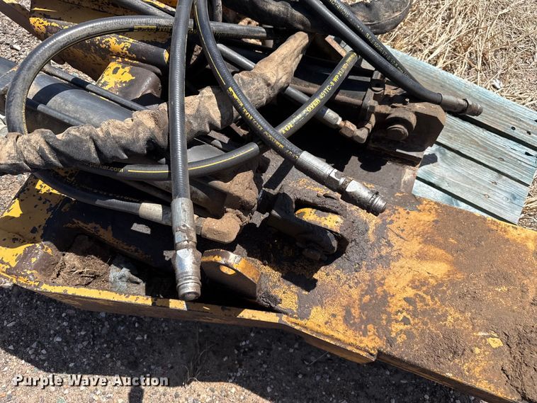 image for item YA3230 2001 John Deere 6405 tractor
