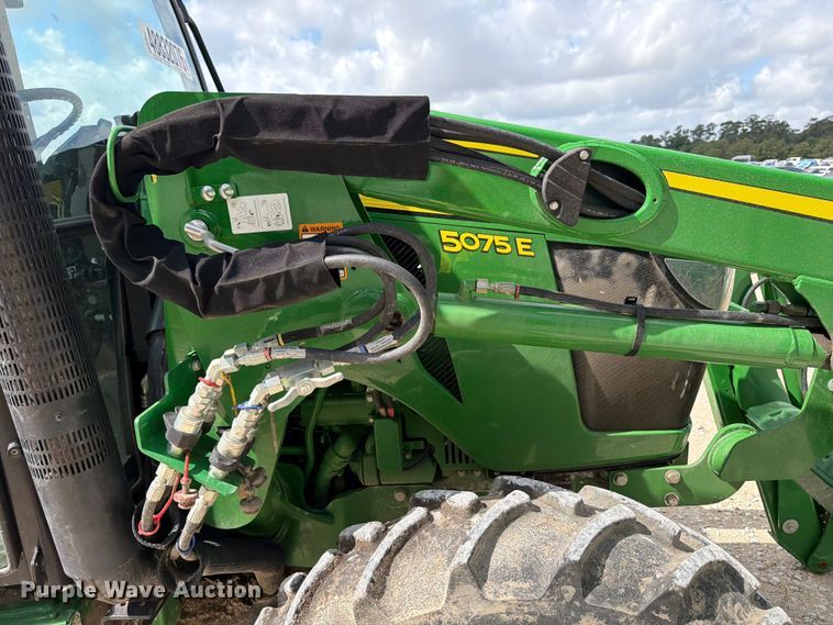 image for item YA3321 2021 John Deere 5075E MFWD tractor