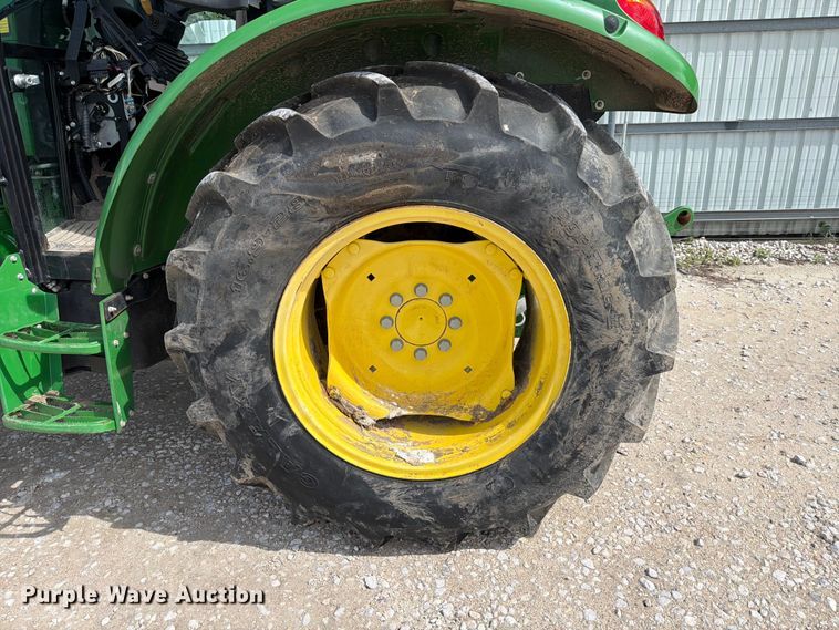 image for item YA3321 2021 John Deere 5075E MFWD tractor
