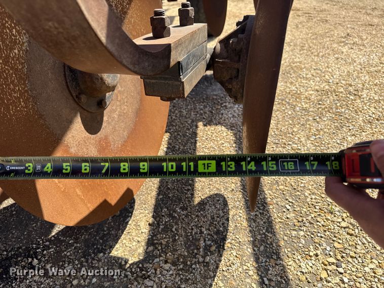 image for item YA3335 Wil-Rich Soil Pro 513 disk ripper