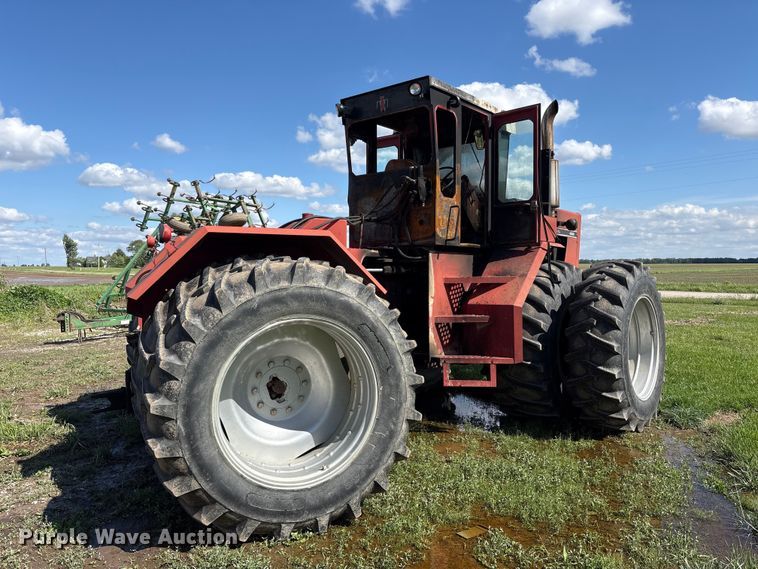 image for item YA3413 1976 International Harvester 4568 4WD tractor