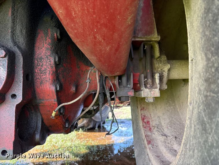 image for item YA3413 1976 International Harvester 4568 4WD tractor