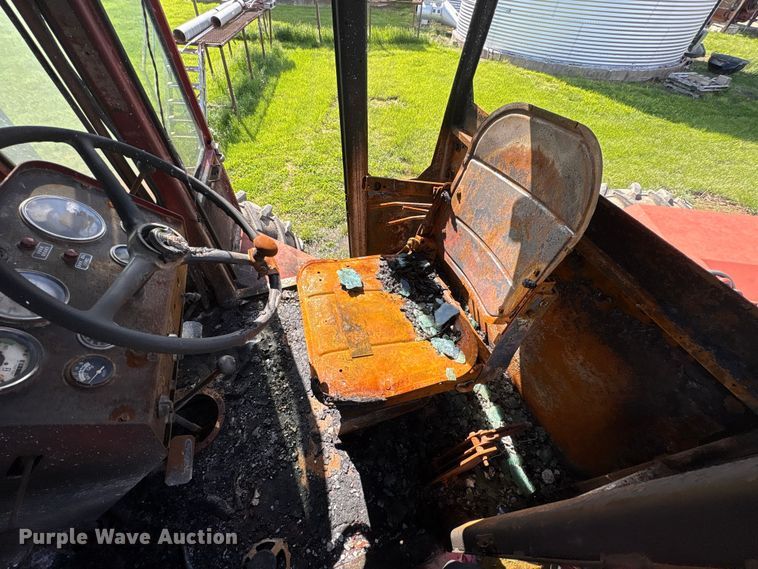 image for item YA3413 1976 International Harvester 4568 4WD tractor