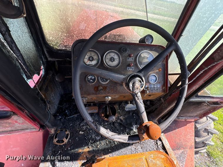 image for item YA3413 1976 International Harvester 4568 4WD tractor