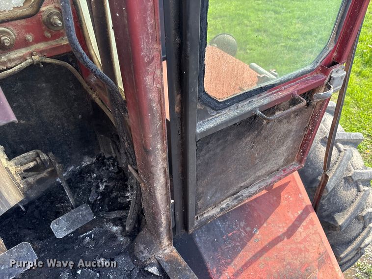 image for item YA3413 1976 International Harvester 4568 4WD tractor