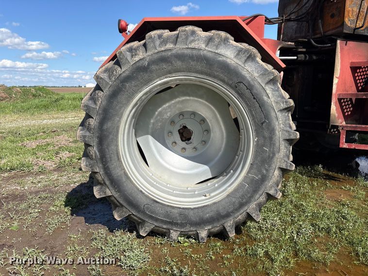 image for item YA3413 1976 International Harvester 4568 4WD tractor