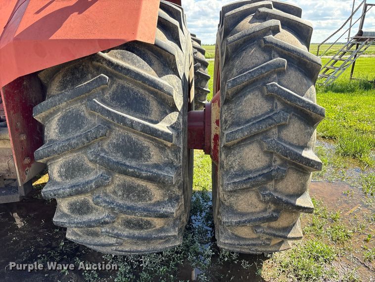 image for item YA3413 1976 International Harvester 4568 4WD tractor