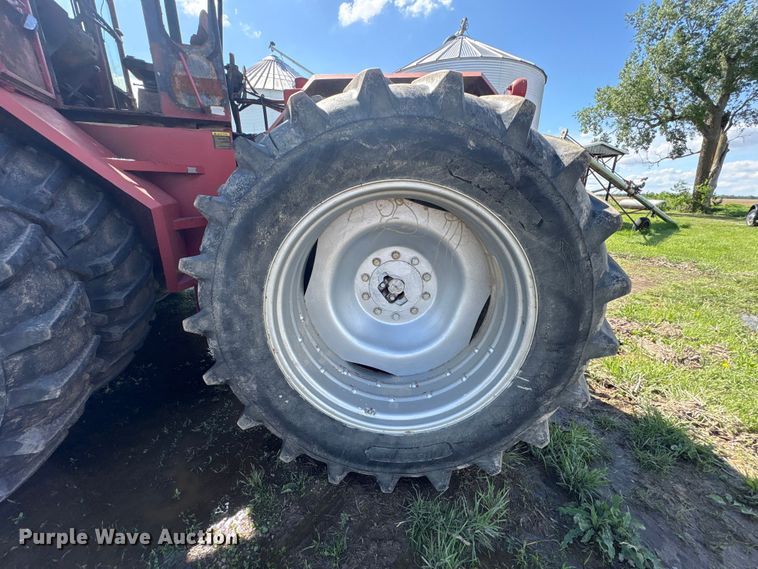 image for item YA3413 1976 International Harvester 4568 4WD tractor