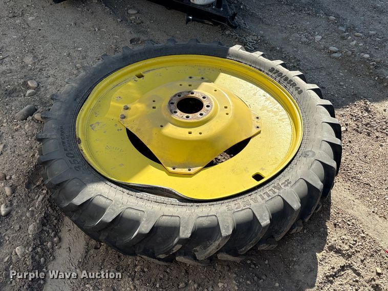 image for item YA3416 2017 John Deere 5115R MFWD tractor