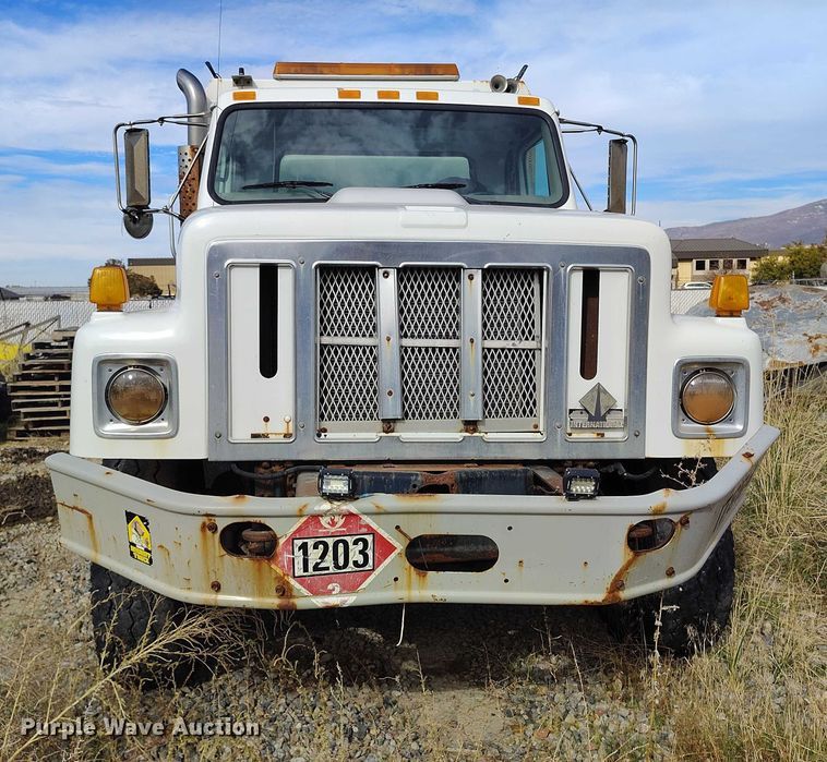 image for item DP5106 2003 International fuel / lube truck