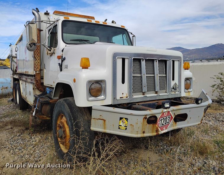 image for item DP5106 2003 International fuel / lube truck