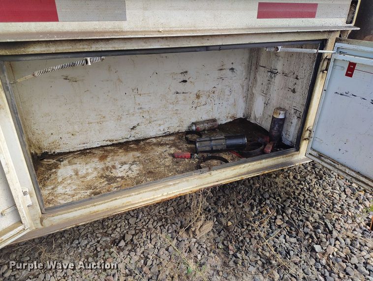 image for item DP5106 2003 International fuel / lube truck