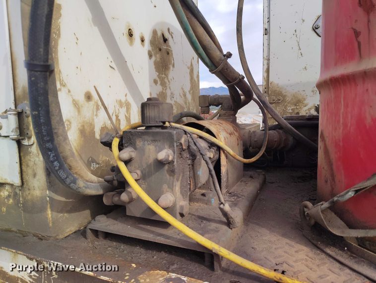 image for item DP5106 2003 International fuel / lube truck