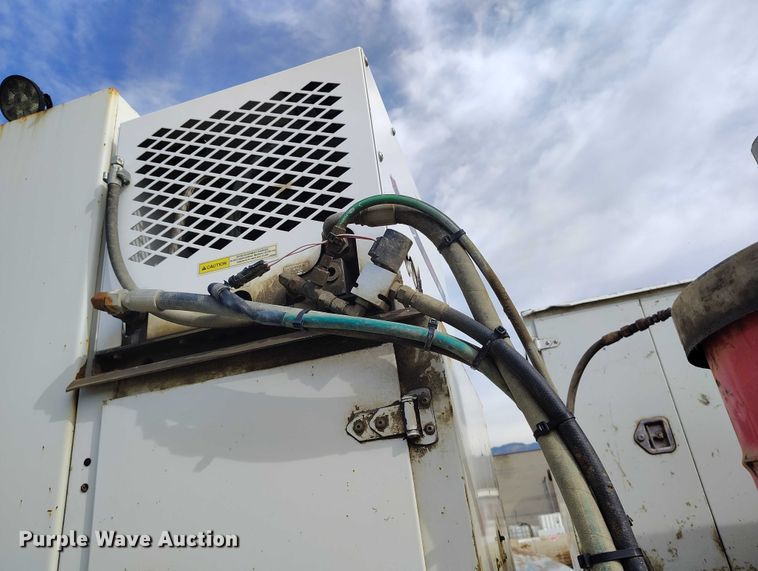 image for item DP5106 2003 International fuel / lube truck