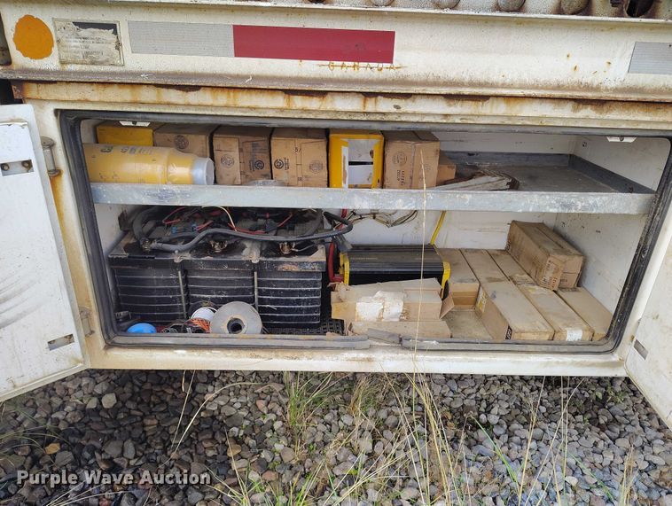 image for item DP5106 2003 International fuel / lube truck