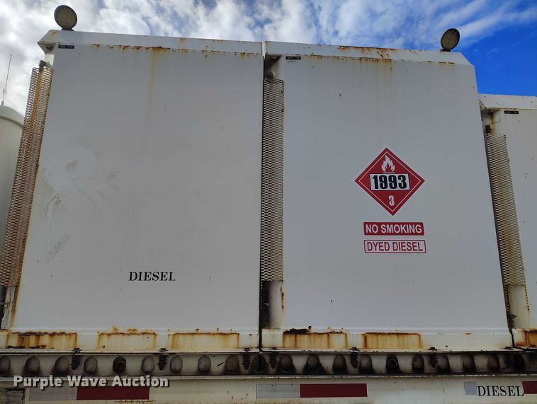 image for item DP5106 2003 International fuel / lube truck