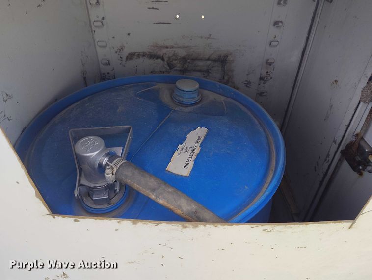 image for item DP5106 2003 International fuel / lube truck