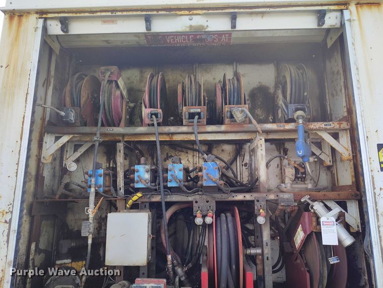 image for item DP5106 2003 International fuel / lube truck