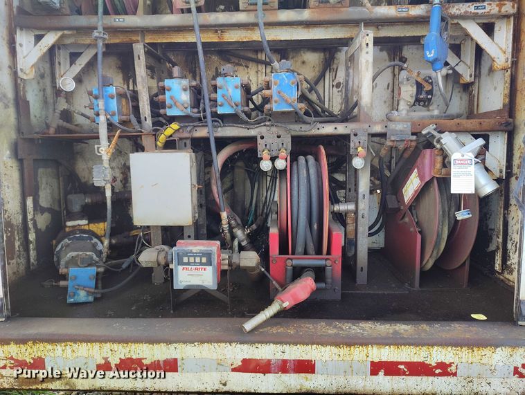 image for item DP5106 2003 International fuel / lube truck