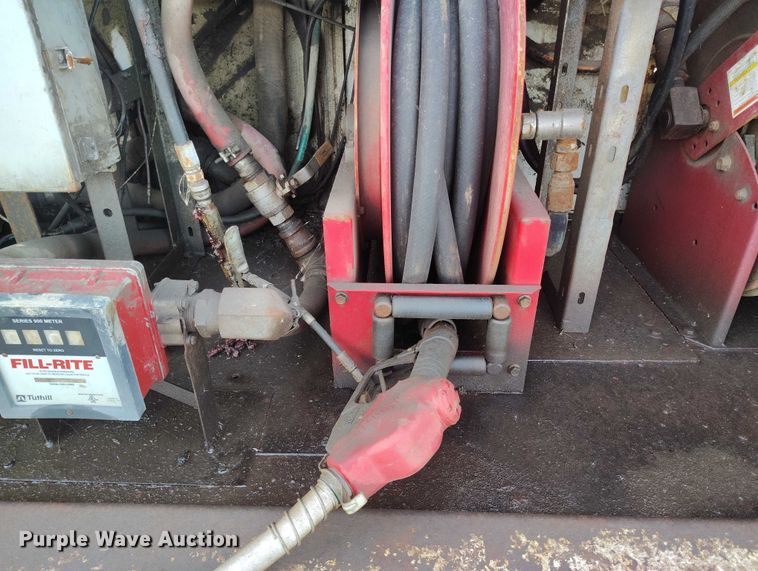 image for item DP5106 2003 International fuel / lube truck
