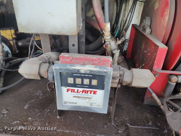 image for item DP5106 2003 International fuel / lube truck