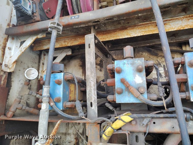 image for item DP5106 2003 International fuel / lube truck