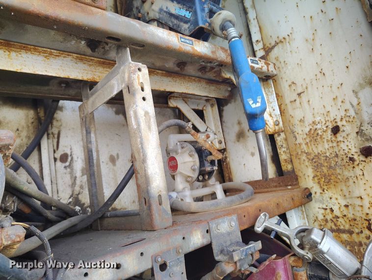 image for item DP5106 2003 International fuel / lube truck