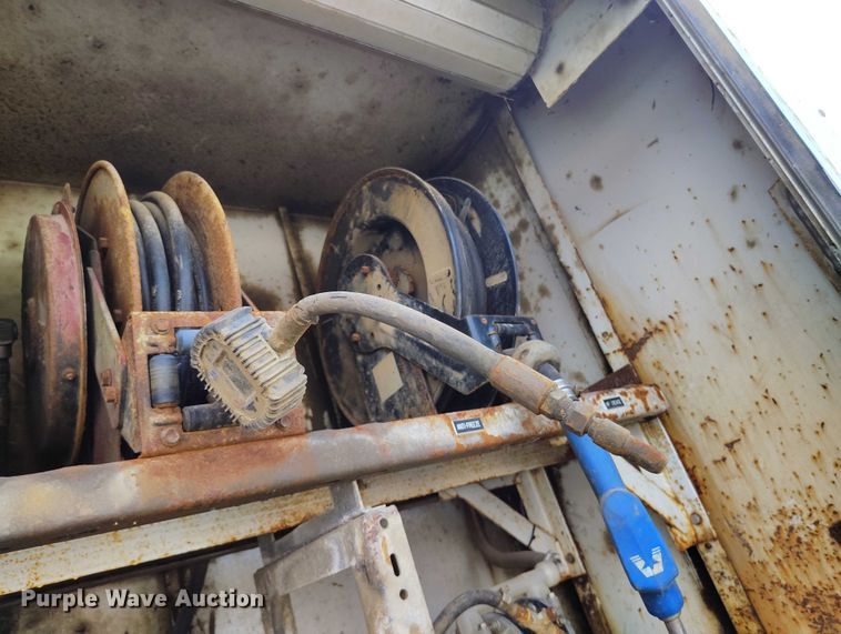 image for item DP5106 2003 International fuel / lube truck