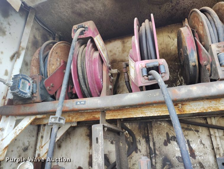 image for item DP5106 2003 International fuel / lube truck