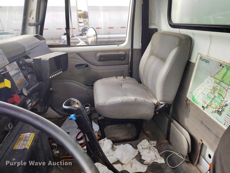 image for item DP5106 2003 International fuel / lube truck
