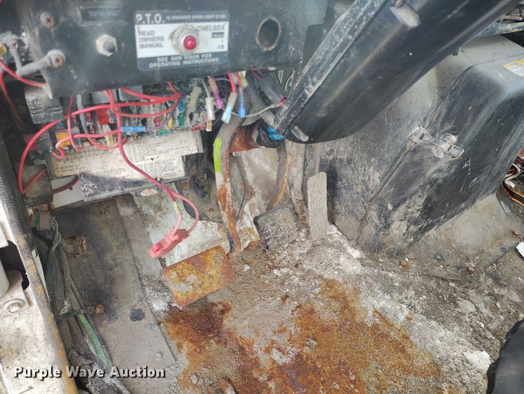 image for item DP5106 2003 International fuel / lube truck
