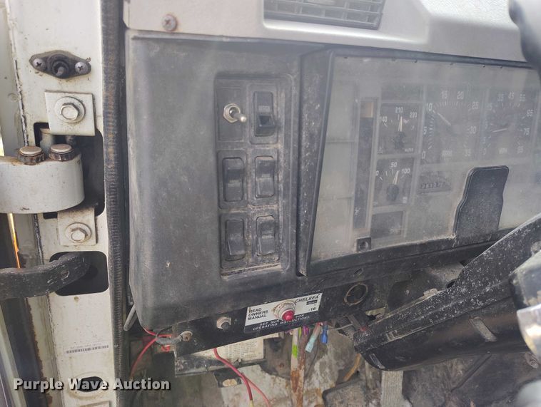 image for item DP5106 2003 International fuel / lube truck