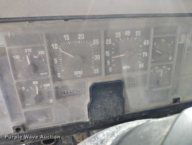 image for item DP5106 2003 International fuel / lube truck