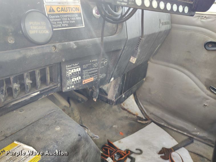 image for item DP5106 2003 International fuel / lube truck