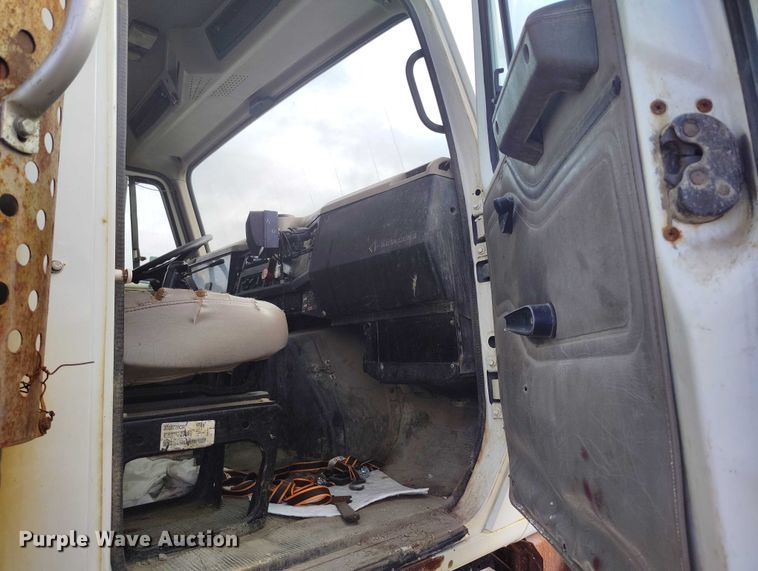 image for item DP5106 2003 International fuel / lube truck