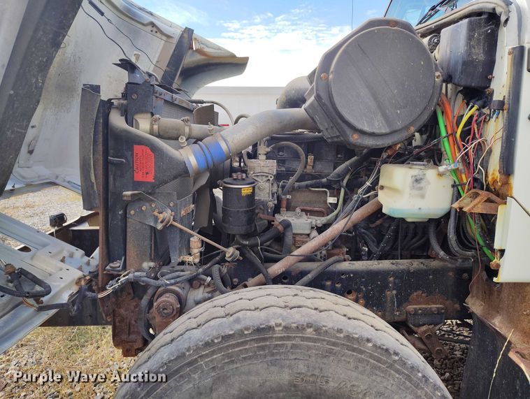 image for item DP5106 2003 International fuel / lube truck