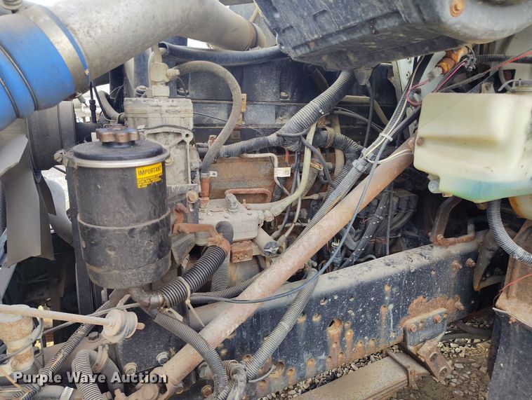 image for item DP5106 2003 International fuel / lube truck
