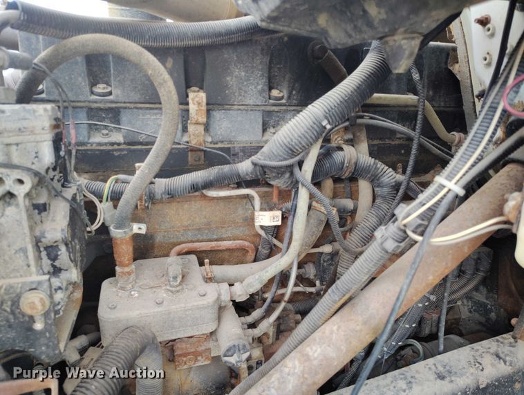 image for item DP5106 2003 International fuel / lube truck
