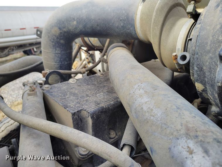 image for item DP5106 2003 International fuel / lube truck